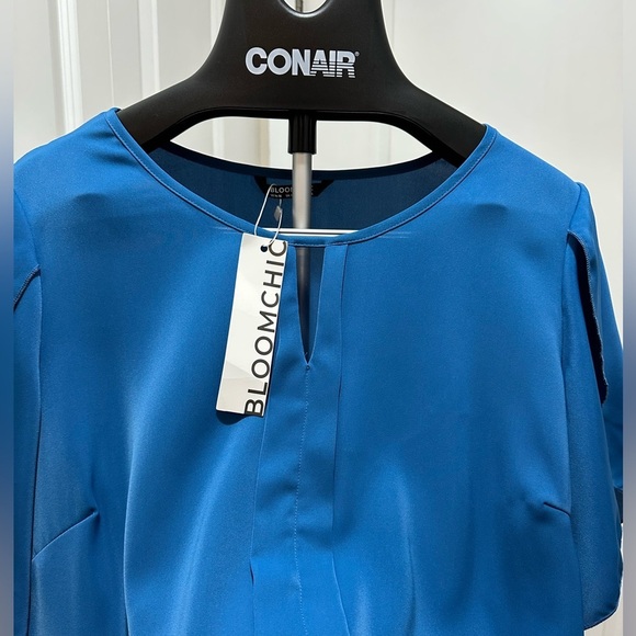 BloomChic Plus Size XL Solid Keyhole Petal Sleeve Pleated Blouse us 14-16 - Picture 6 of 8